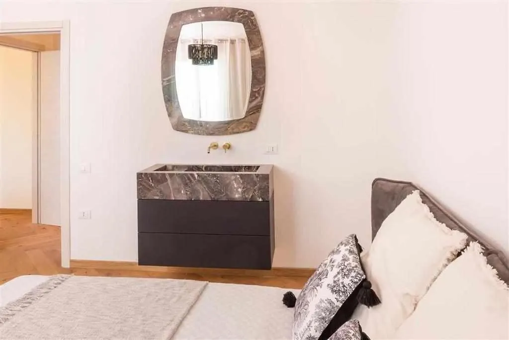 Destiny Home 5 Μπαρντολίνο 0*,