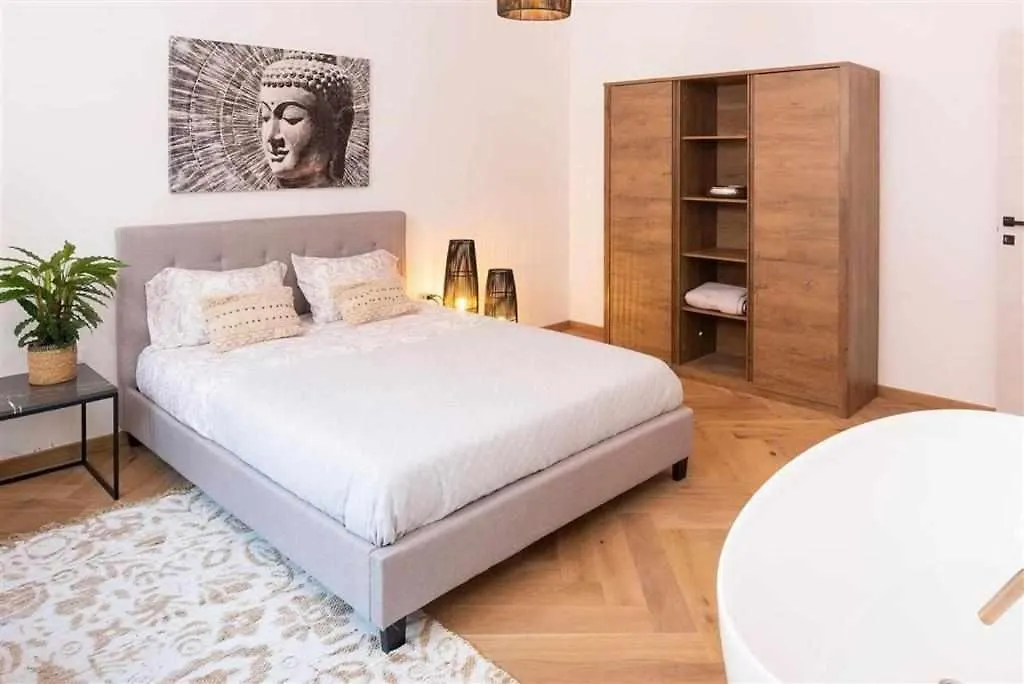 Destiny Home 5 Μπαρντολίνο 0*,